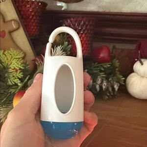 Munchkin Arm and Hammer Diaper
Bag Dispenser